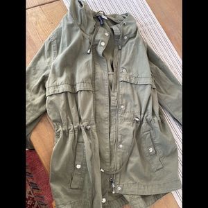 H&M women’s size 8 olive green - adjustable jacket